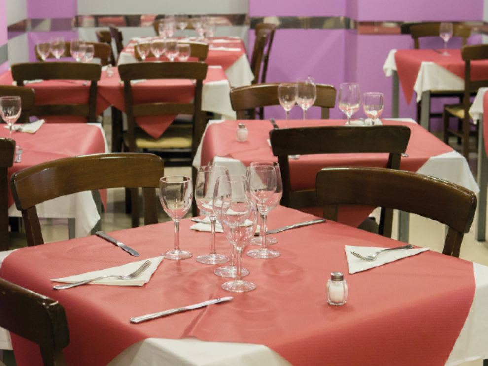 Salón del restaurante A mesa puesta, en Zaragoza.