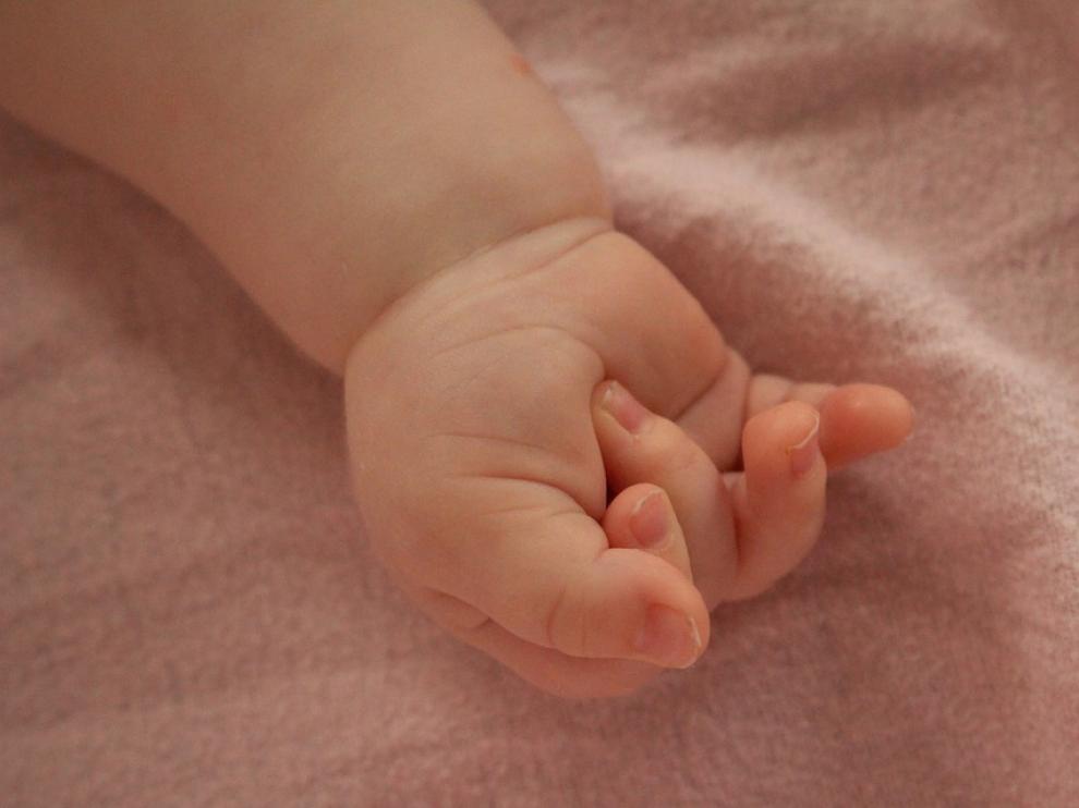 Se trata de un niño completamente sano, que nació por parto vaginal a las 37 semanas de gestación, pesó 2.200 gramos.