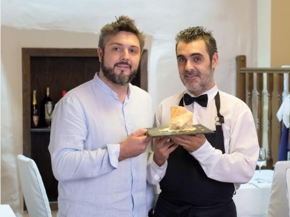 El chef Sergio Gil Atienza (a la izquierda).
