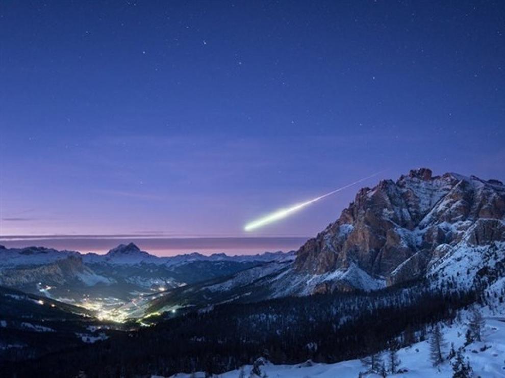 Meteorito sobrevuela los Alpes.