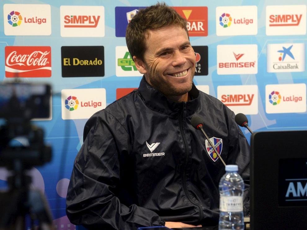 Rubi, sonriente, en la sala de prensa de El Alcoraz.