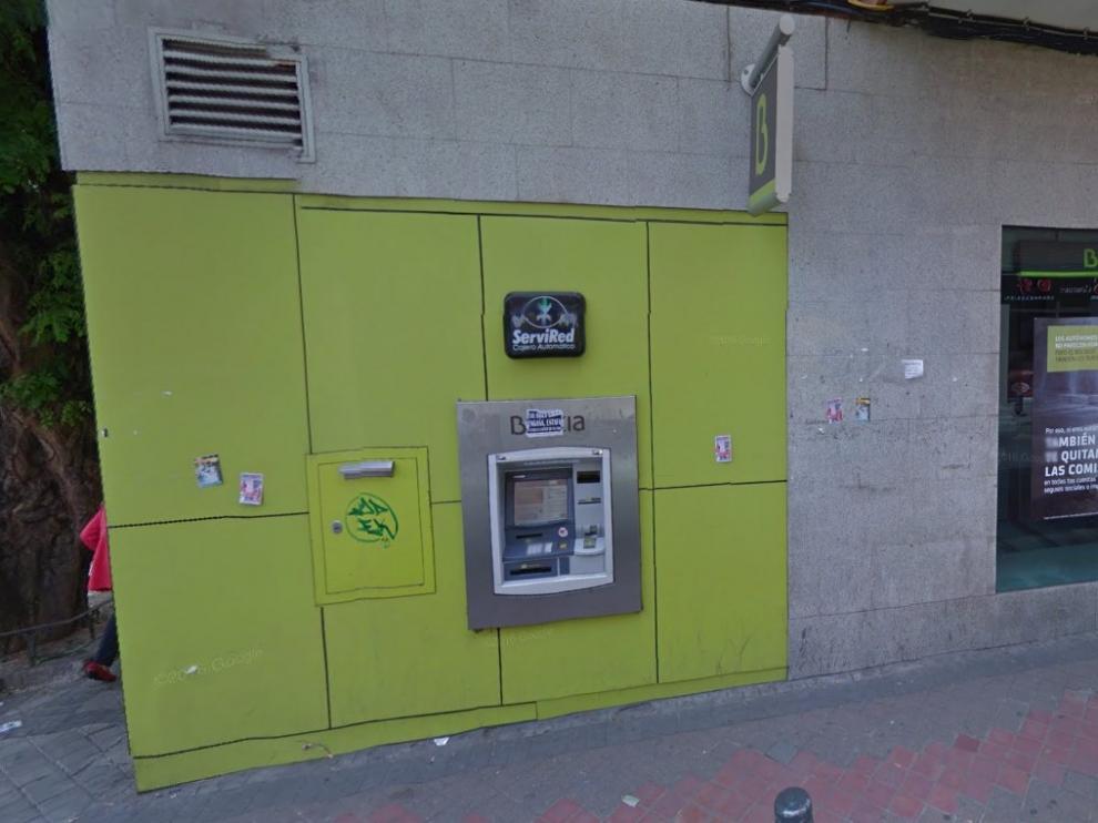 Es una sucursal de Bankia situada en el la calle Dolores Barranco