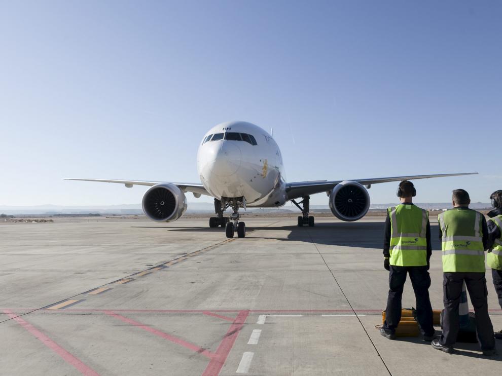 Un avión Boeing 777, de Ethiopian, a su llegada al aeropuerto de Zaragoza el pasado viernes