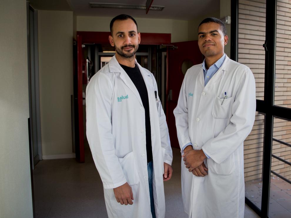 Álex Maza y Eduardo Olmos trabajan en el hospital Clínico.