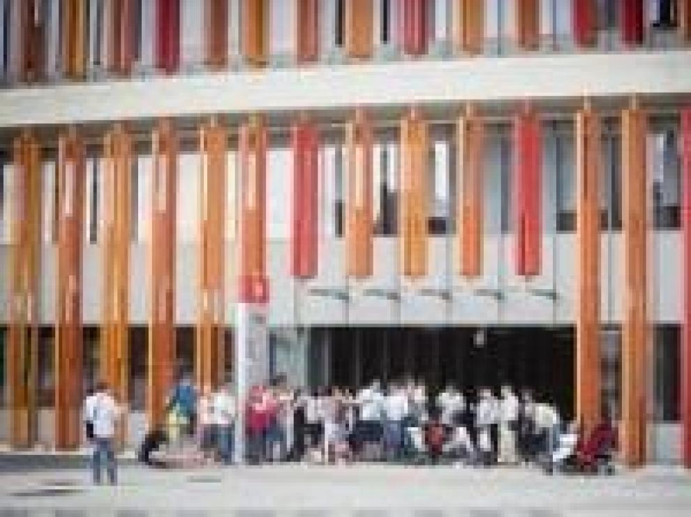 Protesta de padres de la concertada frente al edificio de Educación el pasado mes de mayo.