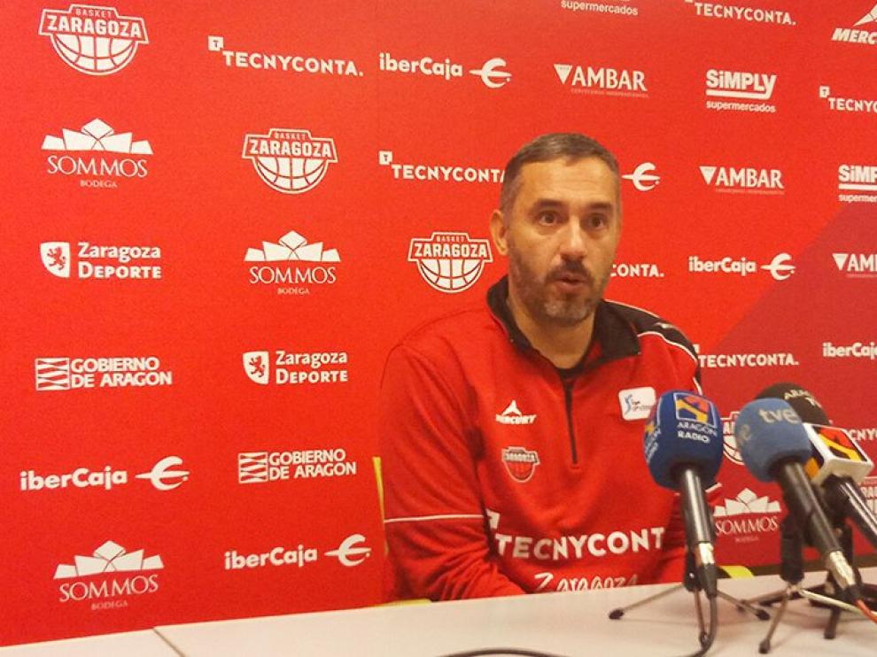 El técnico Jota Cuspinera, hoy viernes en sala de prensa