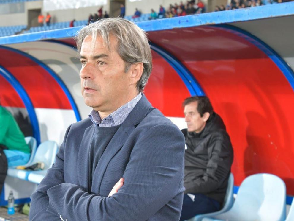 Natxo González, en el banquillo del estadio de Almería en la noche del viernes.