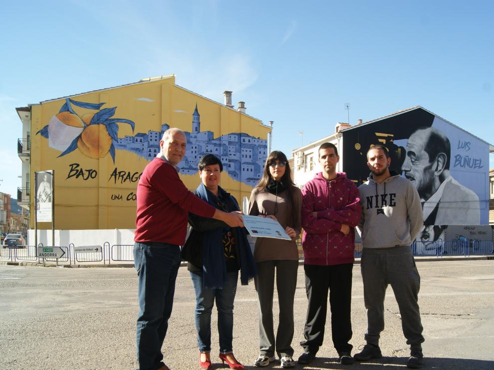 Presentación del mural gigante dedicado a Buñuel en la travesía de Calanda.