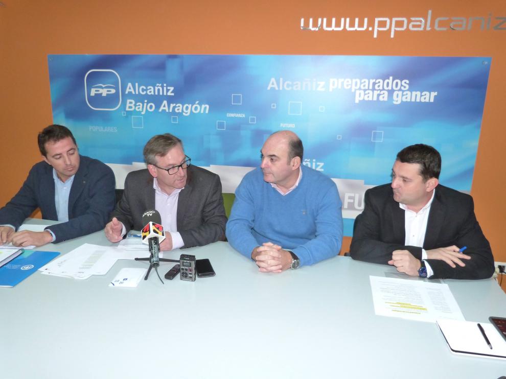 De izquierda a derecha, Alberto Herrero, Joaquín Juste, Juan Carlos Gracia y Miguel Ángel Esteban, en Alcañiz.