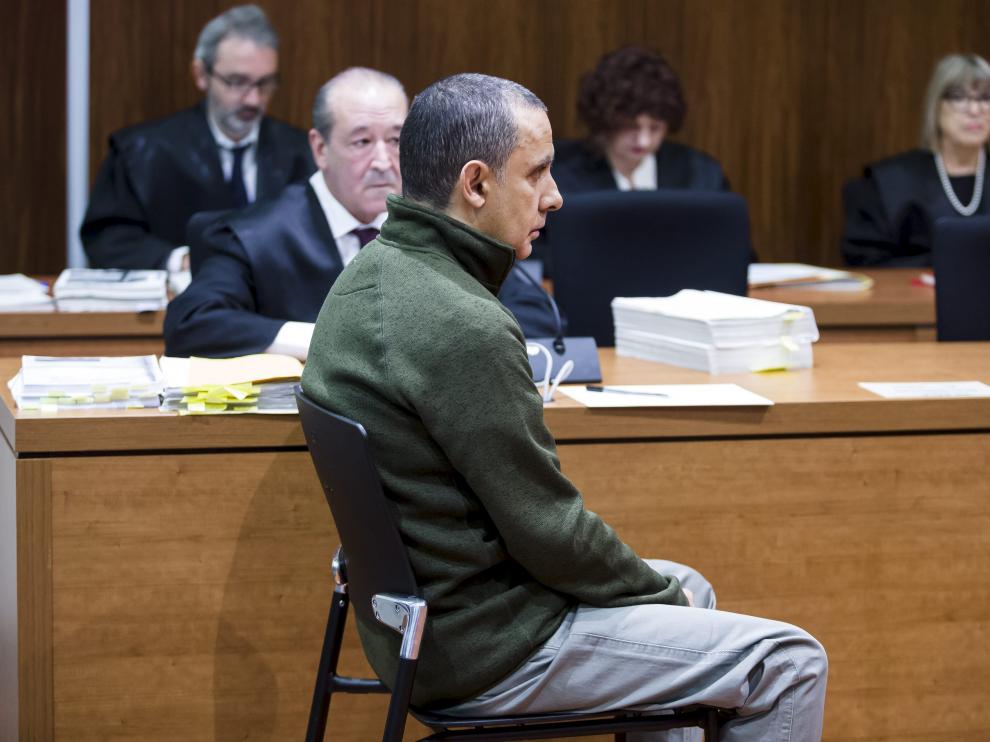 Salvador Gázquez, de 51 años, este lunes, durante la primera sesión del juicio por el crimen de su esposa, Coral González, de 44.