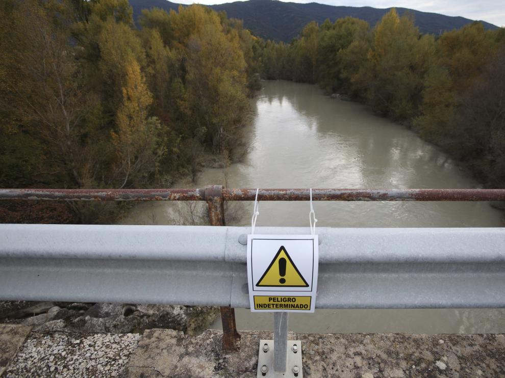 Imagen del río Gállego contaminado por lindano.