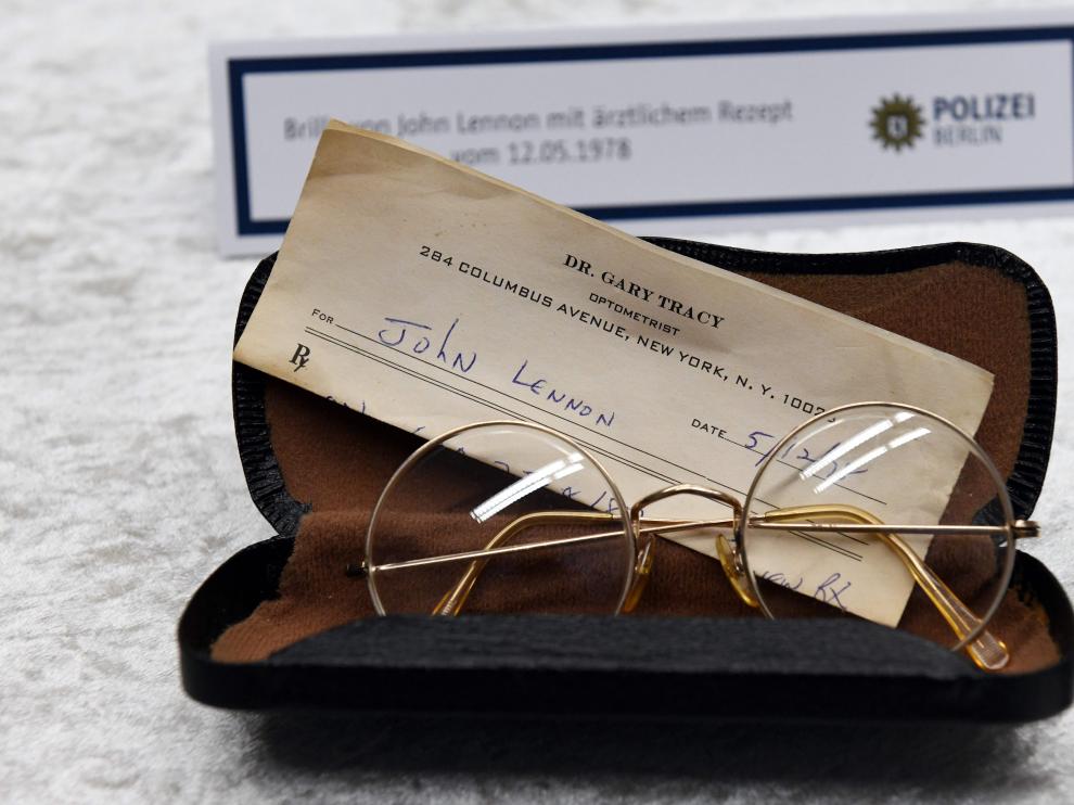 Imagen de uno de los pares de gafas de John Lennon sustraídos.