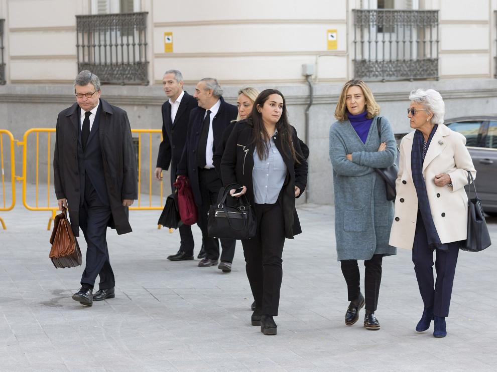 Los familiares de Publio Cordón a la llegada al juicio