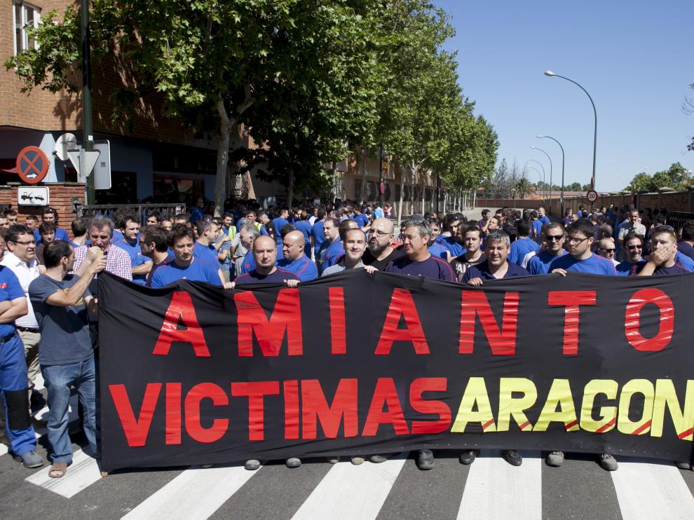 Imagen de archivo de una de las protestas de los trabajadores de CAF por las muertes de trabajadores por amianto al tener contabilizadas 44