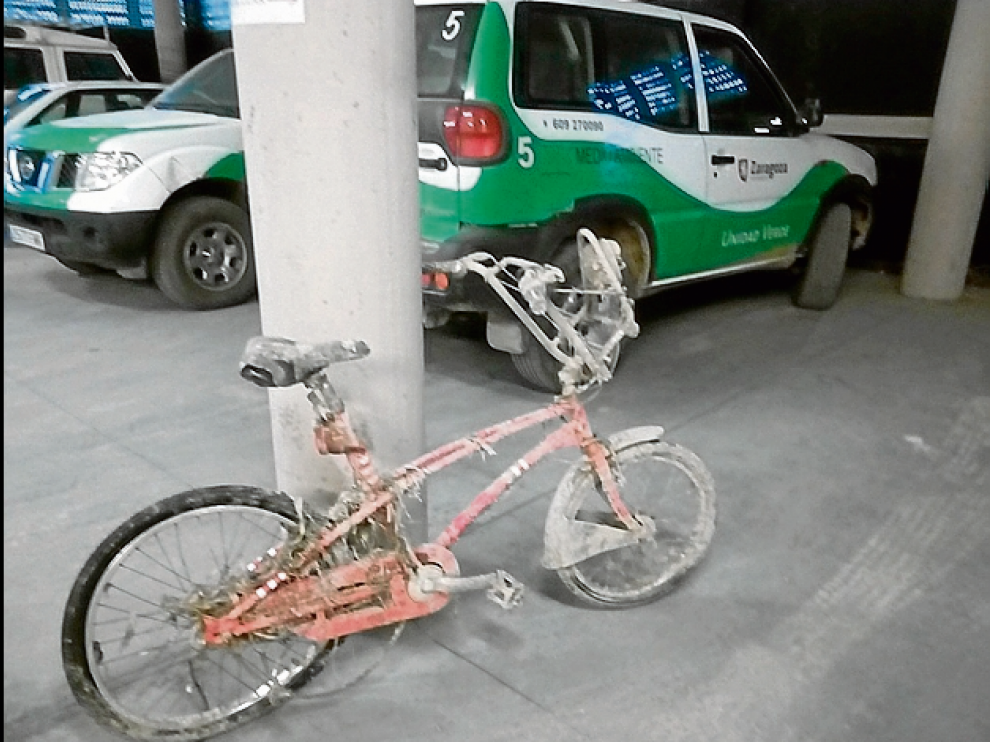 La bici que apareció en Juslibol estaba muy dañada.