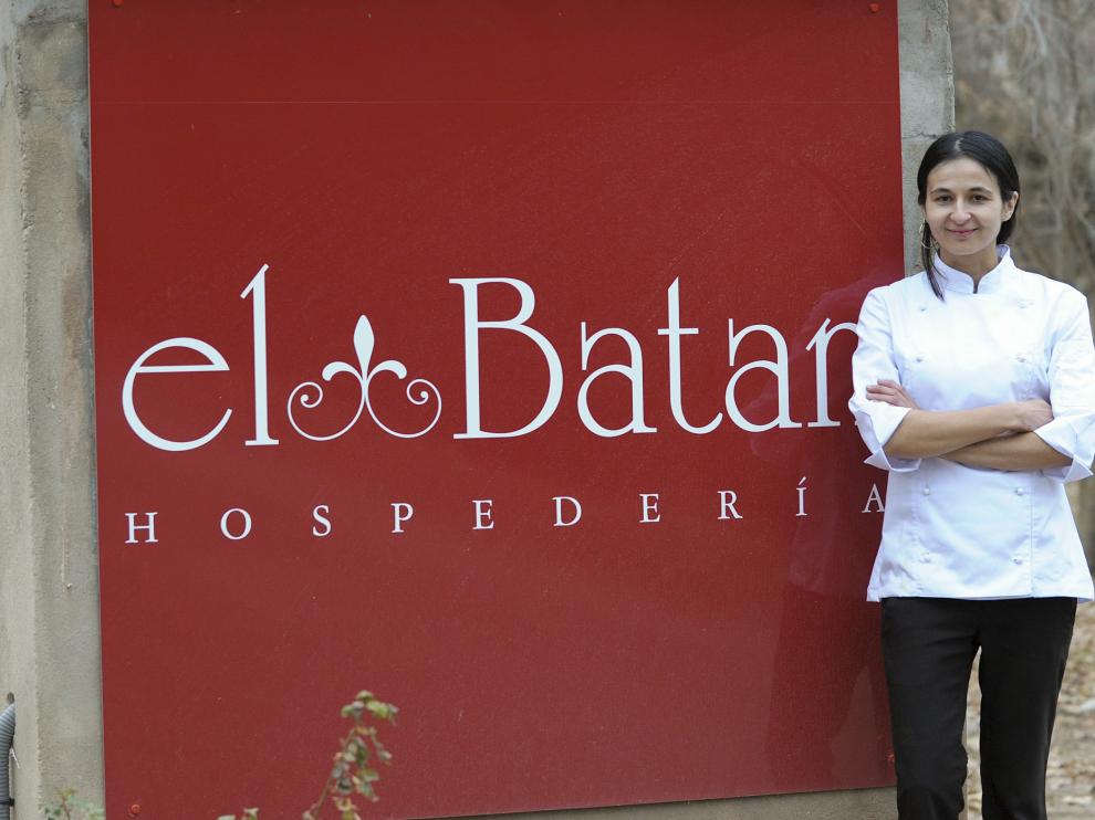 La Hospedería El Batán, en Tramacatilla (Teruel), es el restaurante con estrella Michelín más económico de Aragón y el tercero de España. En la imagen, María José Meda, chef del Batán.