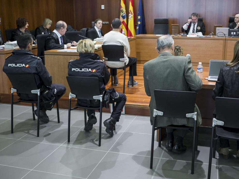 La tercera sesión del juicio por asesinato contra Salvador Gázquez se dedicó a escuchar los informes de los forenses.