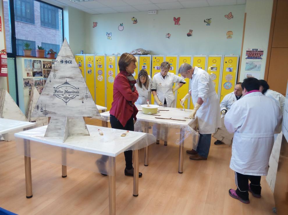 Los alumnos del centro ocupacional terminarán la decoración en unos días