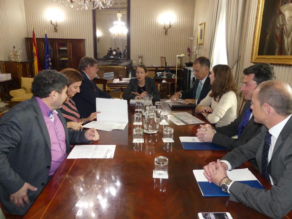 Los representantes de las patronales de Teruel, Cuenca y Soria, reunidos con la Comisionada para el Reto Demográfico.