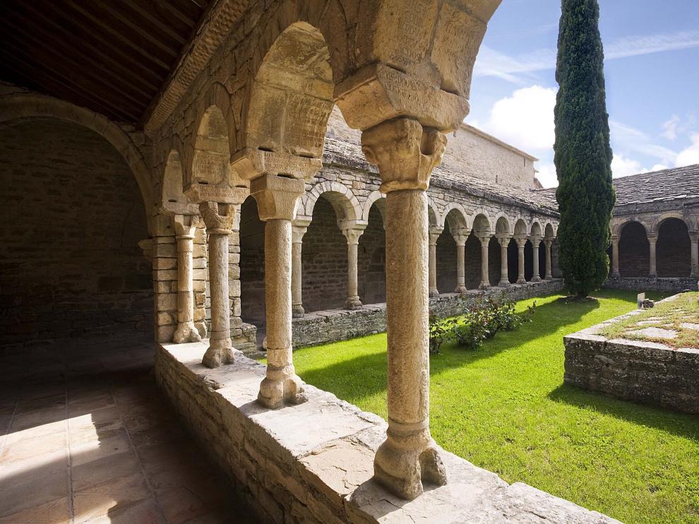 Claustro románico de la catedral de San Vicente de Roda.