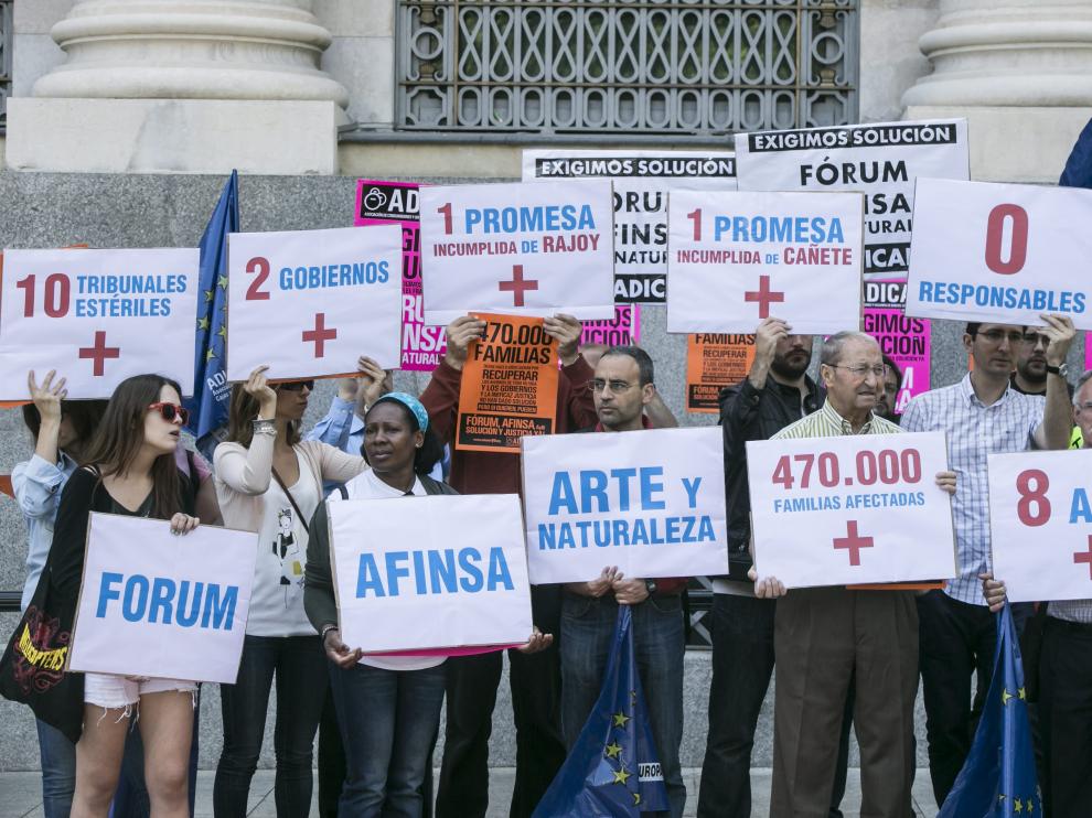 Una de las protestas de los afectados por Afinsa en la plaza de España.