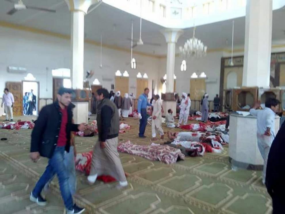 Al menos 85 muertos en el ataque a una mezquita en el Sinaí egipcio