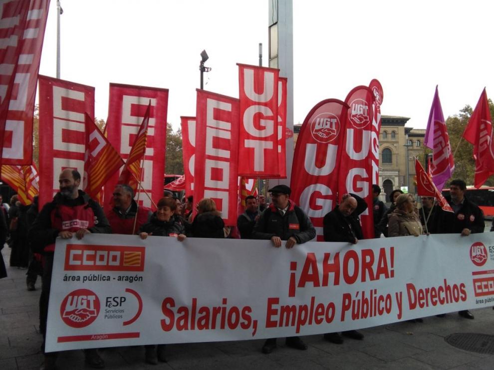 CC.OO y UGT en una manifestación por el empleo público