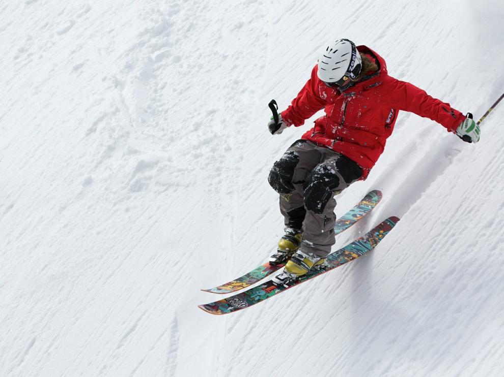 El esquí y el snow son actividades muy gratificantes, pero también entrañan riesgos; por eso es preciso disponer de un equipamiento específico para no acabar viviendo una mala experiencia.