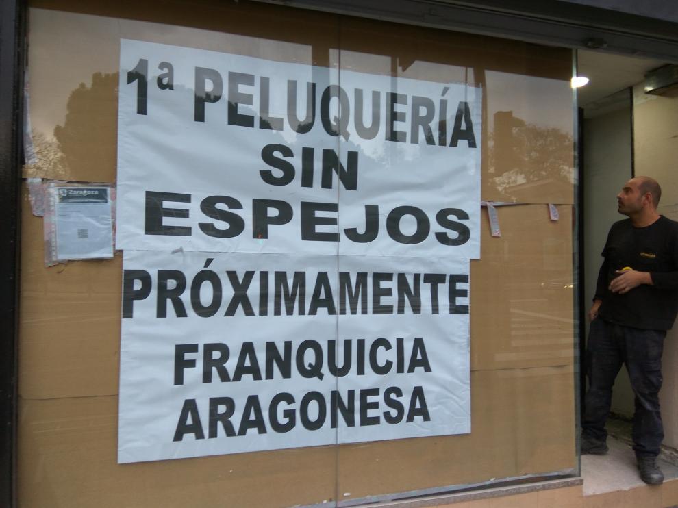 El local del paseo de Cuéllar donde se ultiman los trabajos para inaugurar la peluquería.
