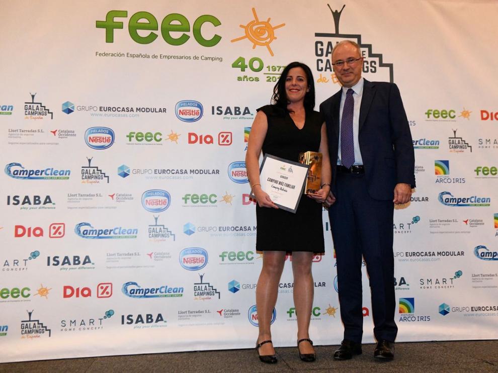 La directora del Camping Boltaña, en la gala de entrega de premios que celebró este jueves la Federación Española de Empresarios de Campings (FEEC).