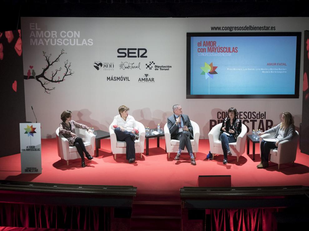 Mesa redonda de inicio del congreso con Lola Morán, Montse Barderi, Boris Izquirre, Rosa Montero y Luz Gabás.