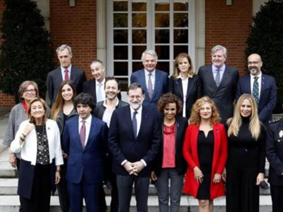Foto de familia de los premiados en el palacio de la Moncloa
