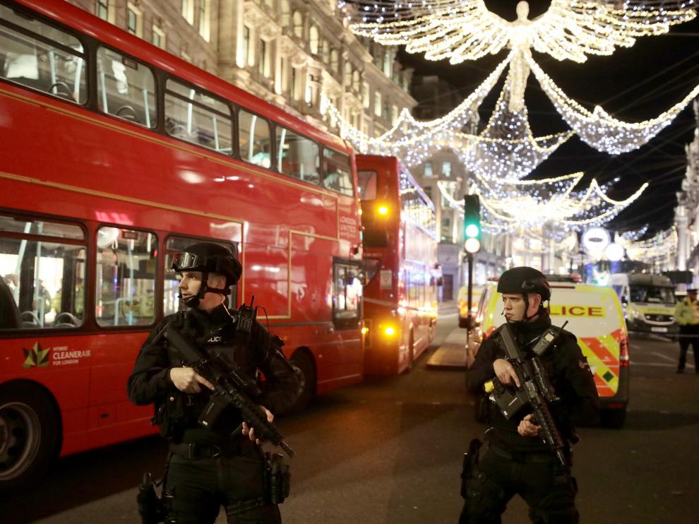 La policía cierra la estación de Oxford Circus en Londres