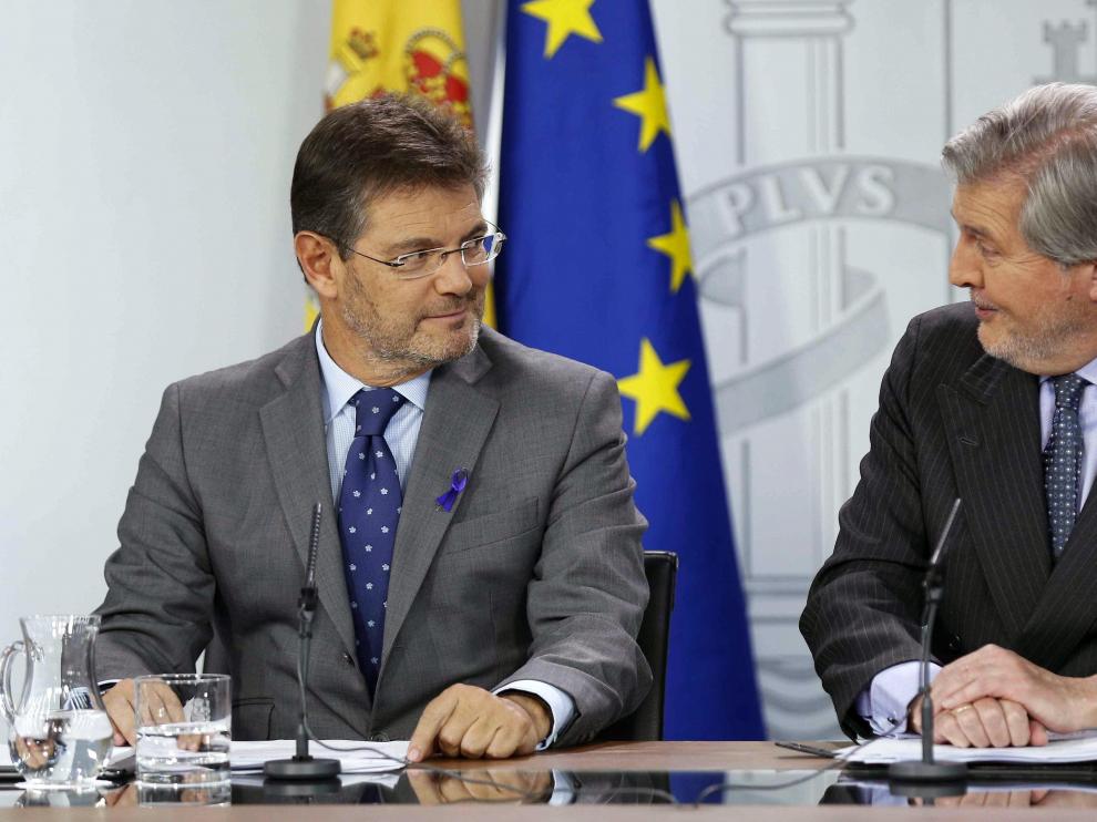 Rafael Catalá y Méndez de Vigo en la rueda de prensa posterior al Consejo de Ministros