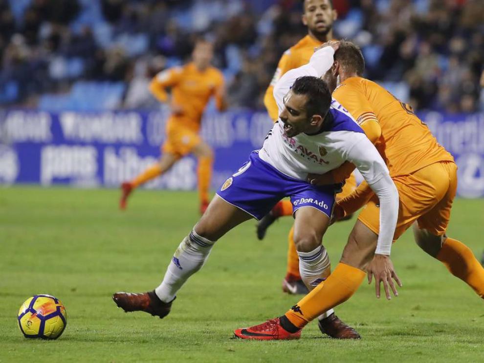 Borja disputa un balón en el partido ante el Reus.