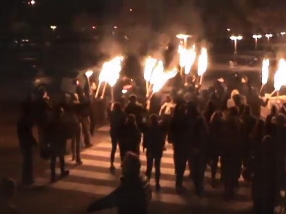Momento de la manifestación antifascista nocturna de este viernes