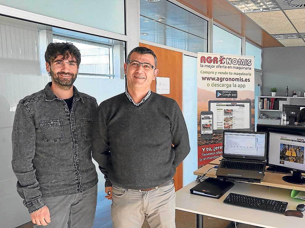 Ángel Carrasquer -izquierda- y José Manuel Pérez, en la sede de la empresa en Walqa.