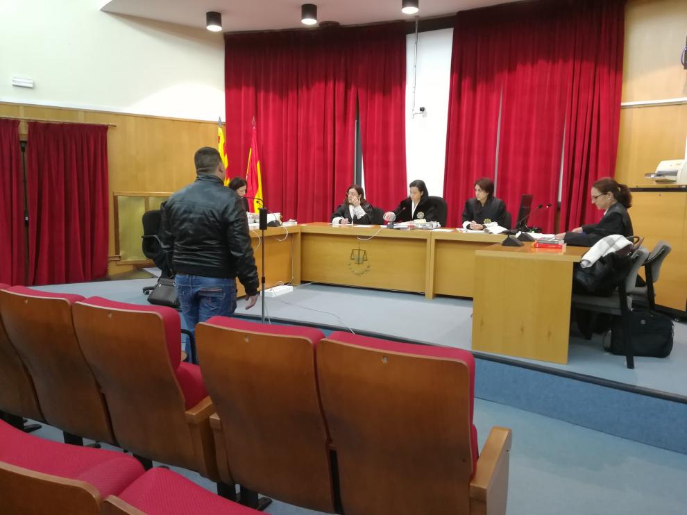 El acusado, durante su declaración esta mañana en la Audiencia de Teruel