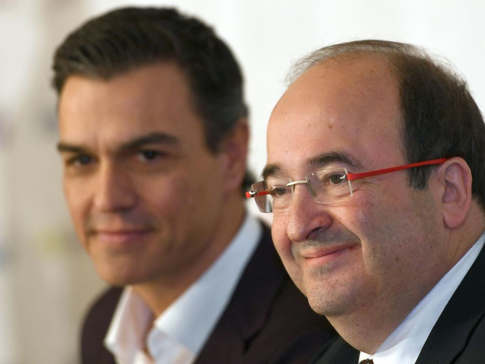 Iceta, junto a Pedro Sánchez, este lunes.