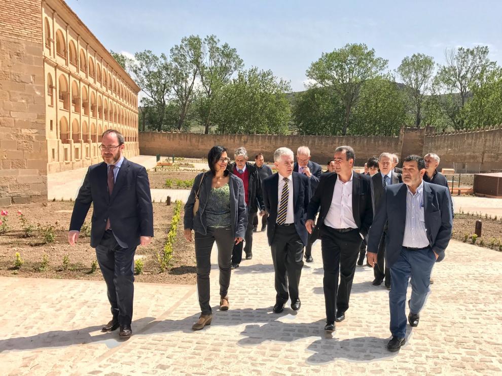 El presidente de la DPZ y el director general de Turespaña (en el centro), durante la última visita a Veruela en verano.
