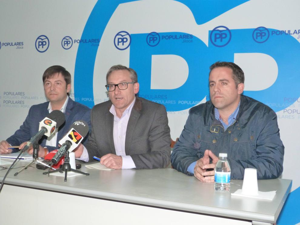 De izquierda a derecha, Rubén Navarro, Joaquín Juste y Carlos Redón, en Calamocha.