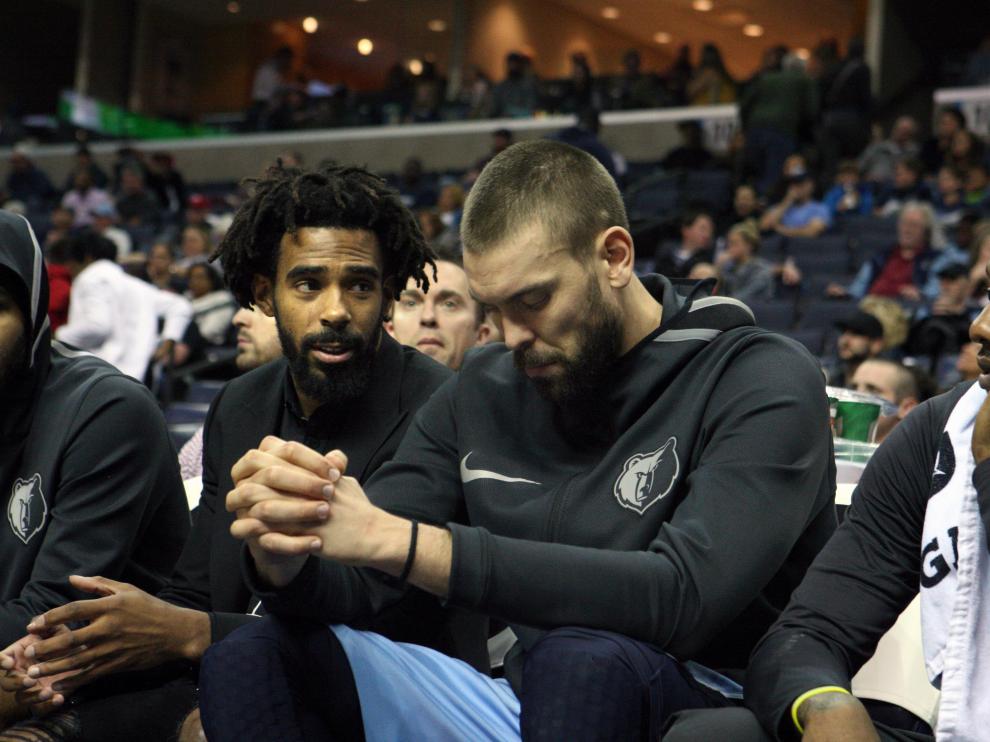 Marc Gasol, en el banquillo, durante el partido ante los Nets.