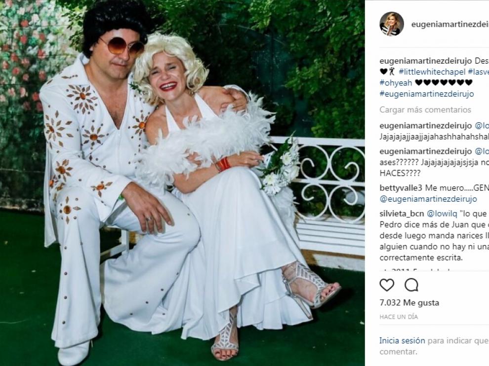 Imagen de la pareja vestida de novios.