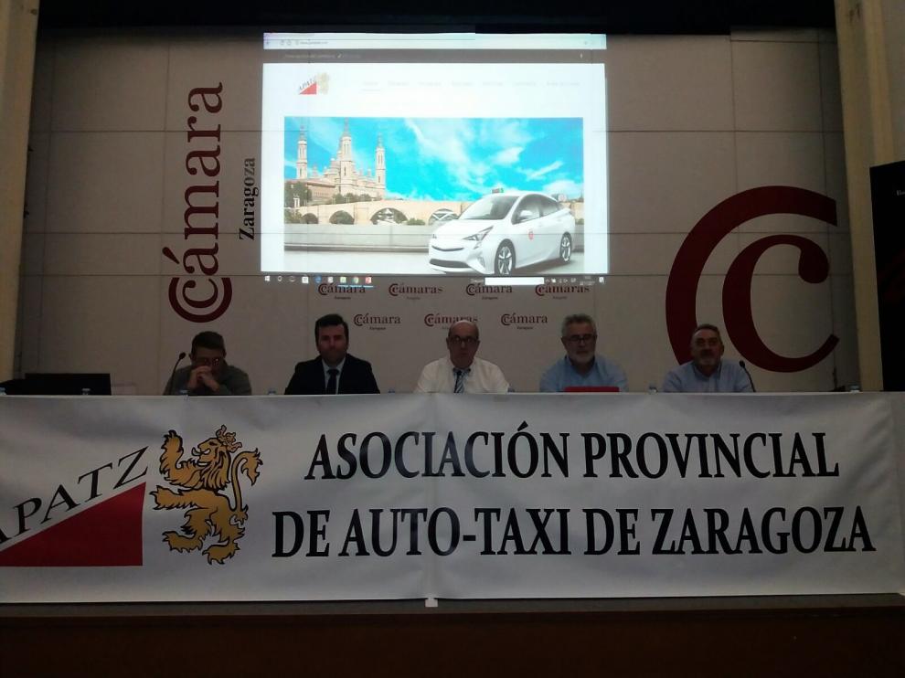 Imagen de la asamblea extraordinaria celebrada este martes en la Cámara de Comercio de Zaragoza.