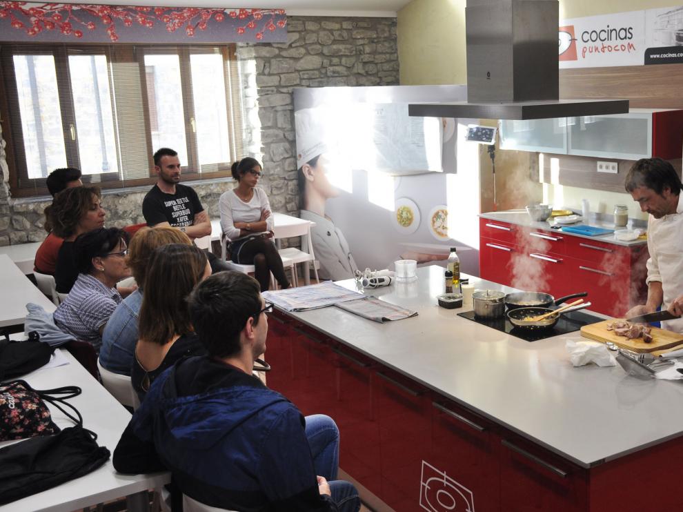 Clases de cocina en el gastroespacio de Villanúa.