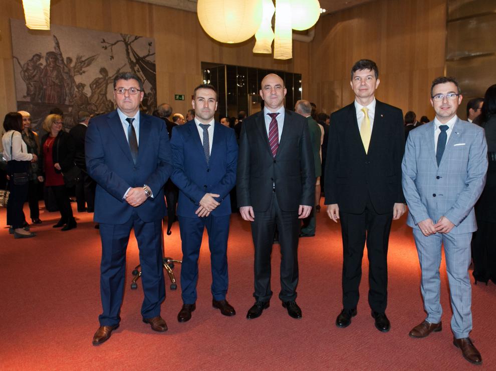 Adrián Tatar, Rubén Marco, Ovidiu Iane, Alexander Ion Seriu e Ignacio Ordóñez, en el hotel Alfonso.