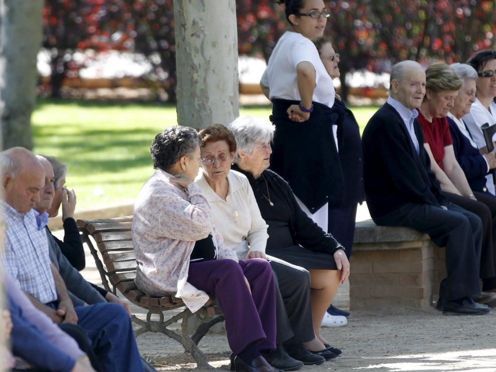 El aumento del desempleo, de la esperanza de vida y de la inflación y, por otra parte, la bajada de salarios y de la fertilidad, han provocado que el sistema de pensiones sea cada vez menos sostenible.