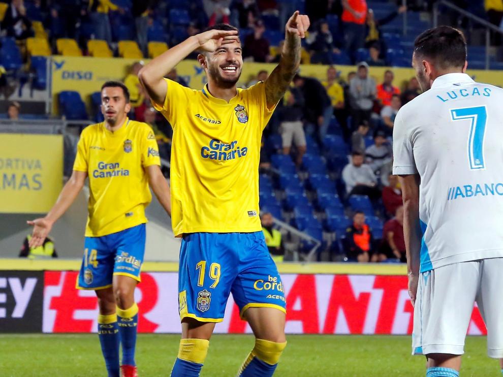 Hernán Toledo, central del Las Palmas, celebra un gol de su equipo.