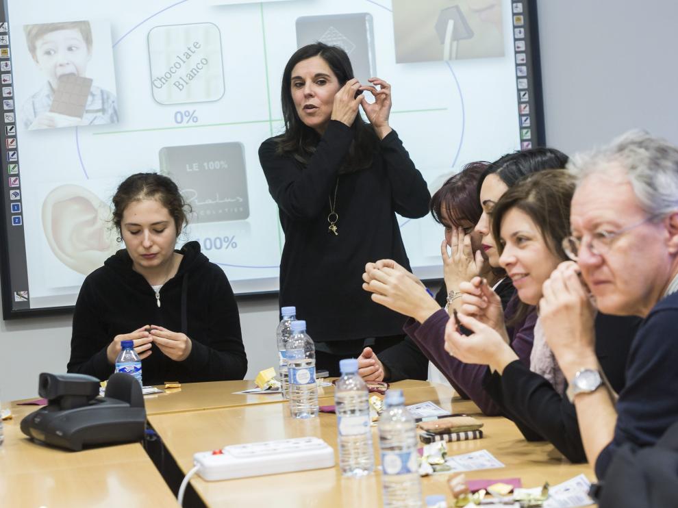 María Ángeles Martín Arribas, en el CSIC, durante una cata de chocolate