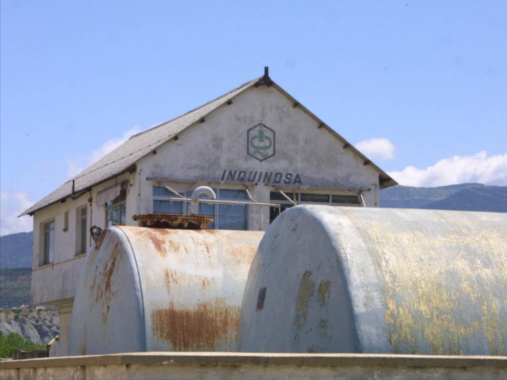 Exterior de la antigua fábrica de Inquinosa (2014)
